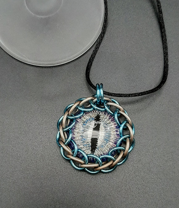 CHAMPAGNE AND SKY BLUE IN CHAINMAIL DRAGONS EYE